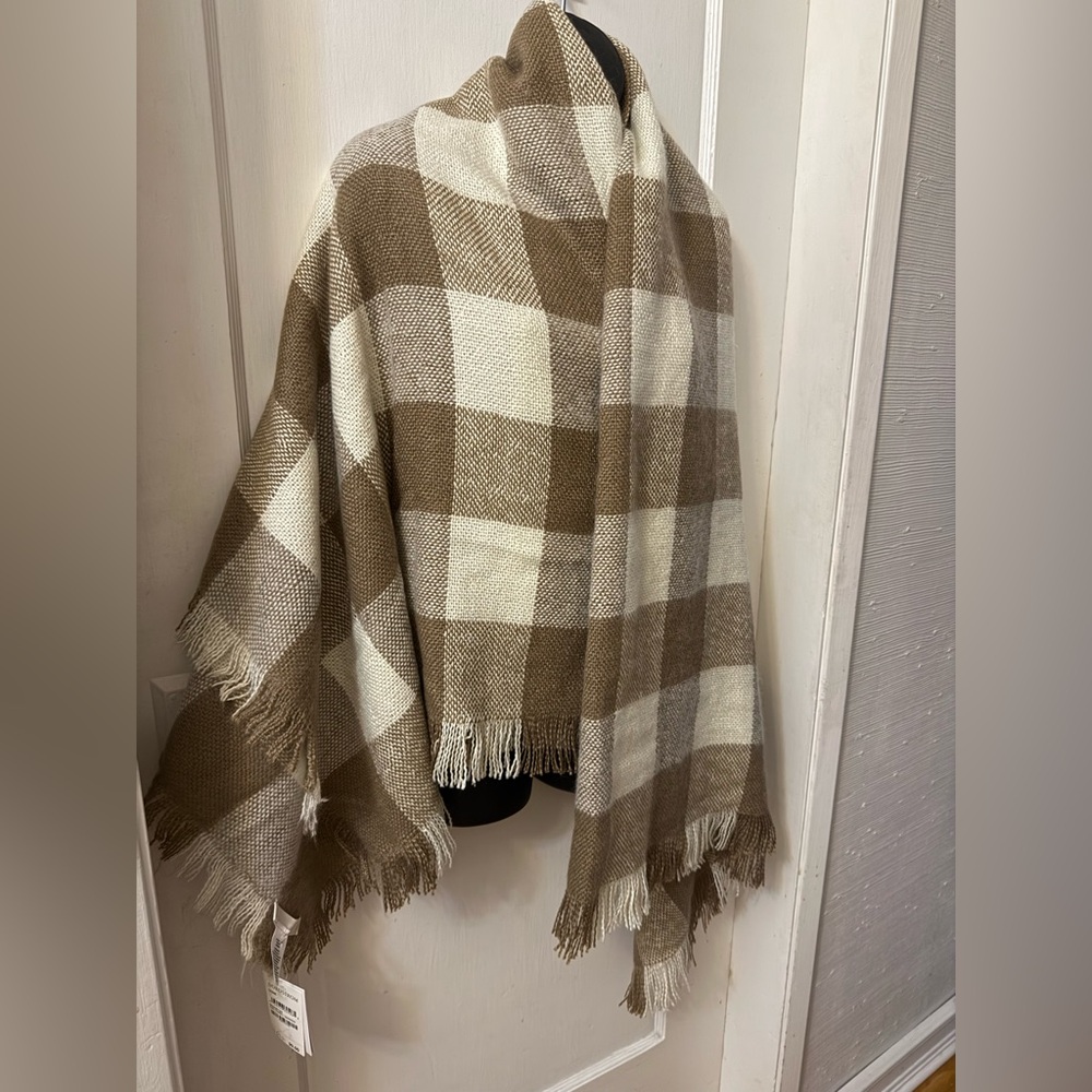 Cream and Tan Fringe Blanket Wrap w/Carry Strap Treasure & Bond